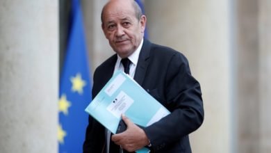 صورة وزير الخارجية الفرنسي يصرح بأن فسخ أستراليا عقد شراء غواصات مع فرنسا “طعنة في الظهر”
