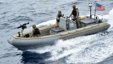 صورة البحرية الأميركية تصادر سفينة إيرانية لمواد متفجرة في طريقها للحوثيين