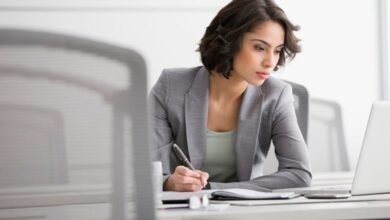 صورة المرأة بين قوانين عمل جائرة ومجتمع مُحبط.
