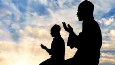 صورة العلاقة الملتبسة بين الدين والتديّن.