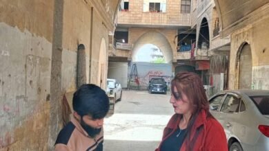 صورة مشاركة حزب الحداثة مكتب الرقة بتوزيع بروشورات للحزب تتضمن نشأة وأهداف الحزب و رؤية الحزب لسوريا الجديدة